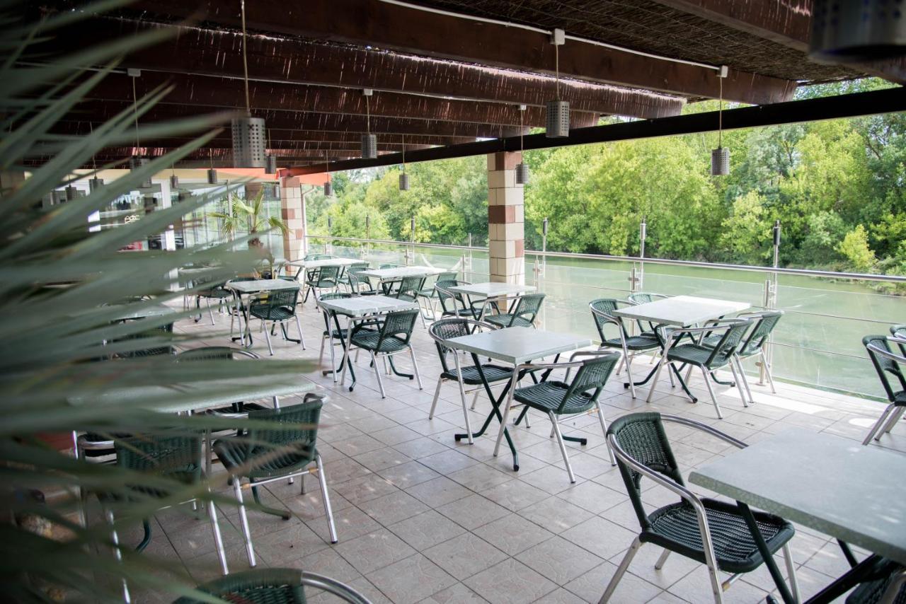 Hotel Restaurant Mon Auberge Lunel  Ngoại thất bức ảnh