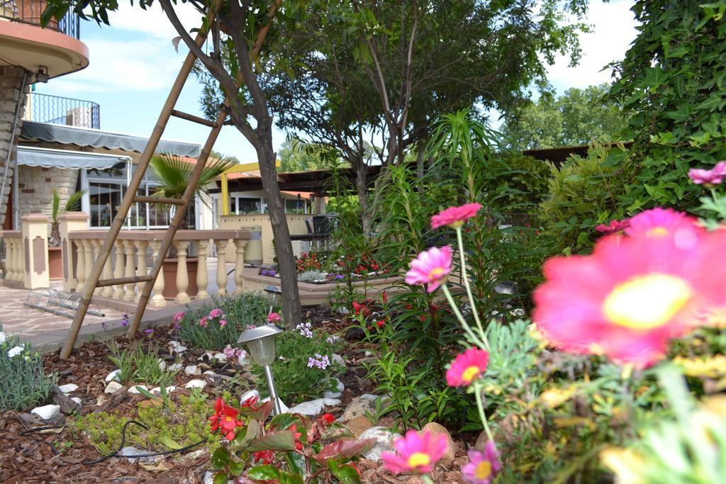 Hotel Restaurant Mon Auberge Lunel  Ngoại thất bức ảnh